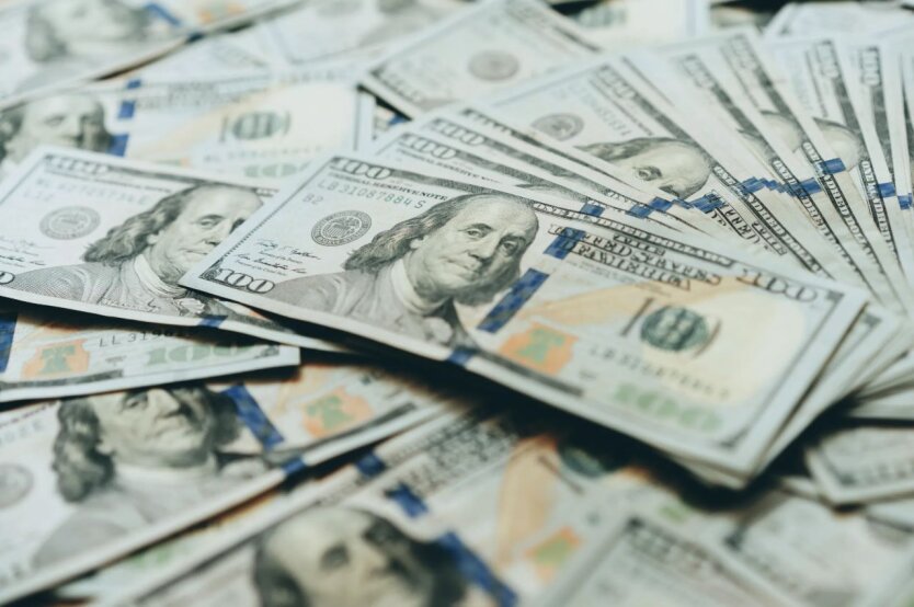 Торкнеться усіх при спробі обміну 100 доларів: українців попередили про ймовірні проблеми